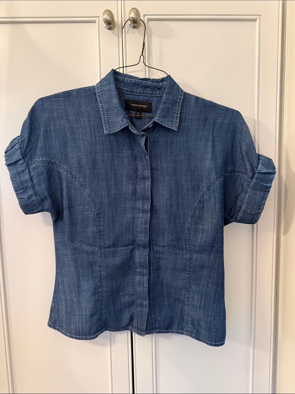 Banana Republic Blue Denim-Style Short Sleeve Button Down Shirt